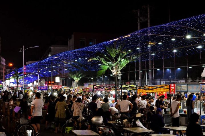 北京奥林匹克公园宵夜，夜市的繁华与美食的魅力