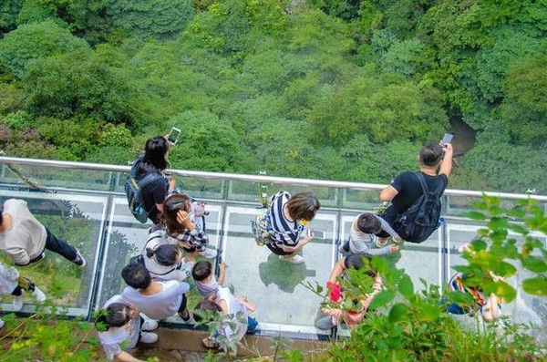 千岛湖玻璃栈道，探访壮丽山川中的透明奇迹